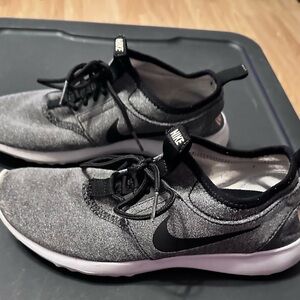 Women’s Nike Vachetta Juvenate SE size 7 1/2